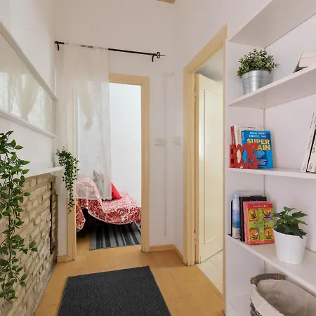 Simplistic Holiday In With Parking *