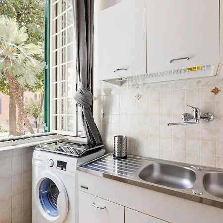Simplistic Holiday In With Parking Róma